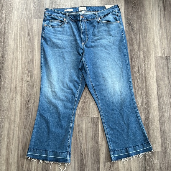 Universal Thread Women's Plus Size mid rise Bootcut Jeans Medium Wash Blue - Picture 1 of 9